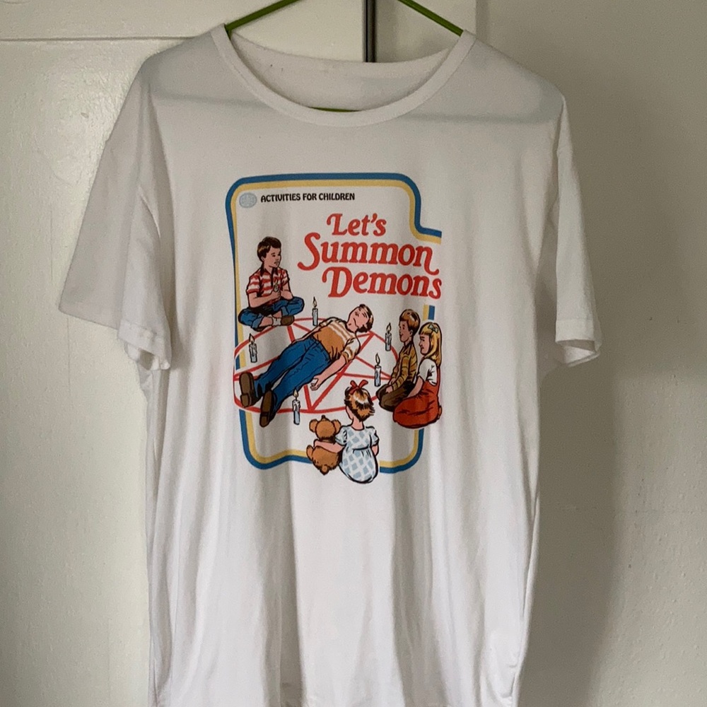 Men’s L graphic t shirt